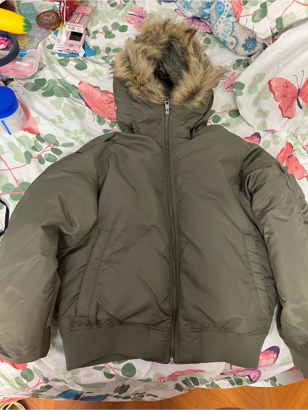 New Hollister Mens Olive Green Hooded Puffer with Faux-Fur Trim Bomber Jacket